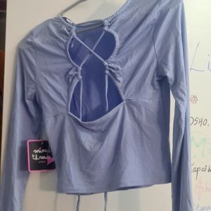 Stretchable top. Sexy back. Size: S